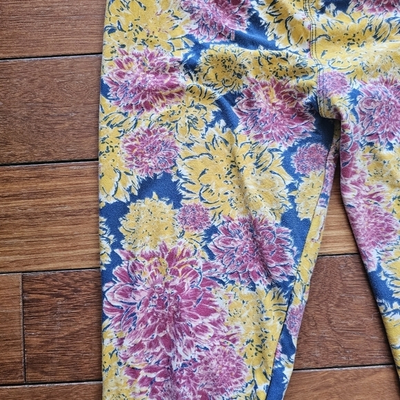 💥4 for $25💥 Lularoe Ladies Leggings - Picture 2 of 6